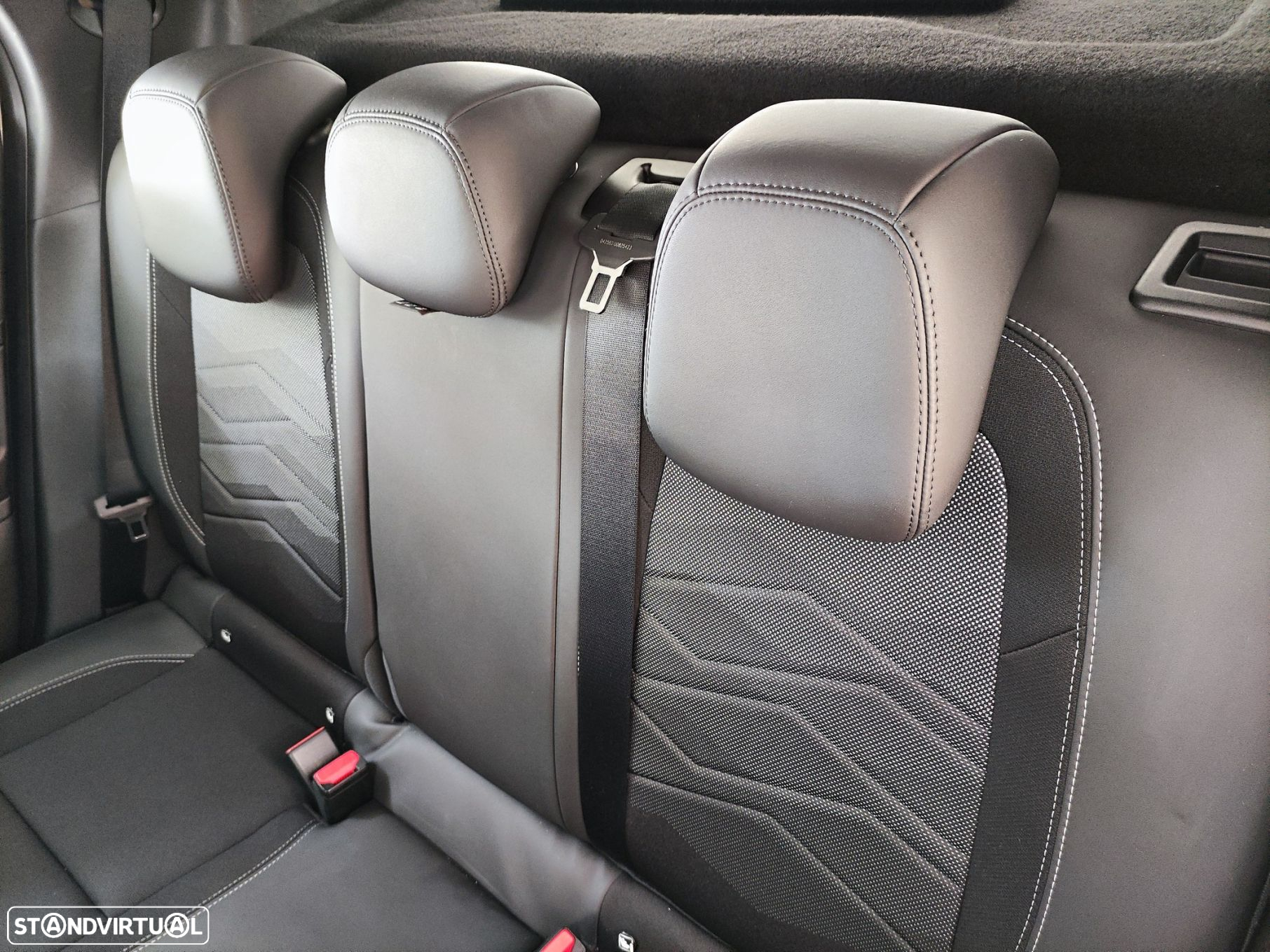 Jeep Avenger 1.2 GSE T3 Altitude - 31