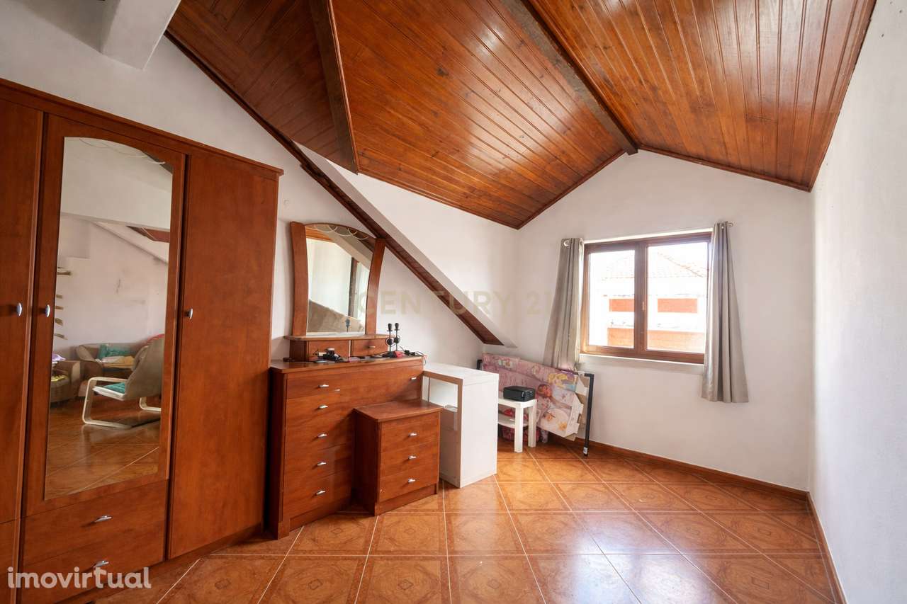 Moradia T2+2 no Bombarral com aproveitamento de sotão – Excelente opor - Grande imagem: 5/20