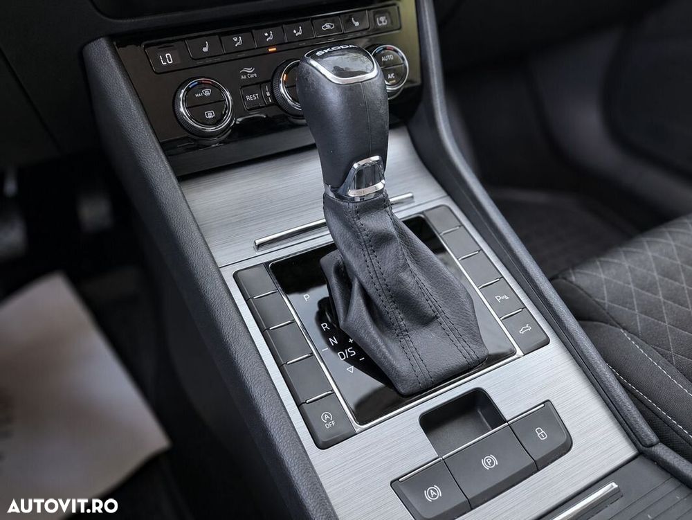 Skoda Superb 2.0 TDI DSG Ambition - 8