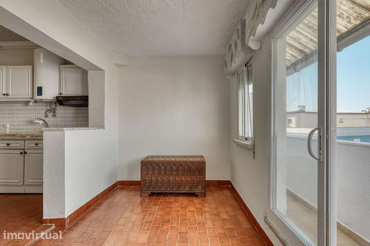 Apartamento T2 no 8º Andar com Varanda | Setúbal, S. Sebastião - Grande imagem: 2/34