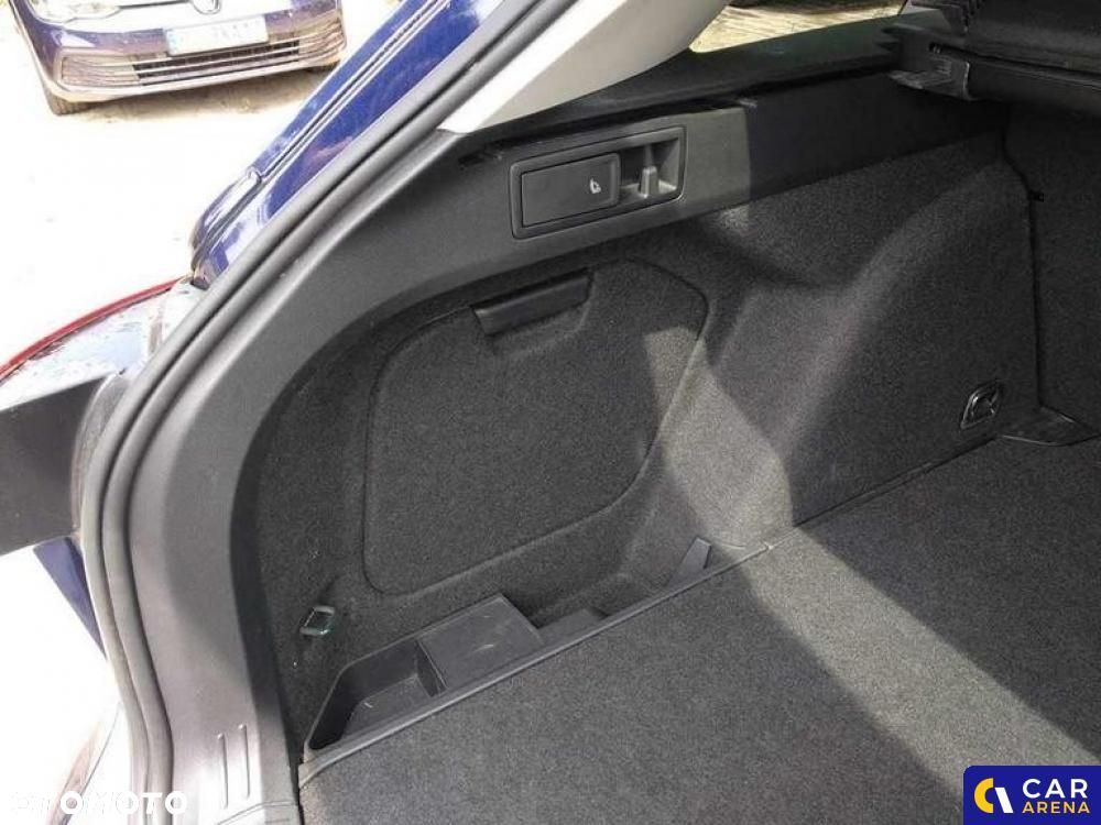 Volkswagen Golf - 28