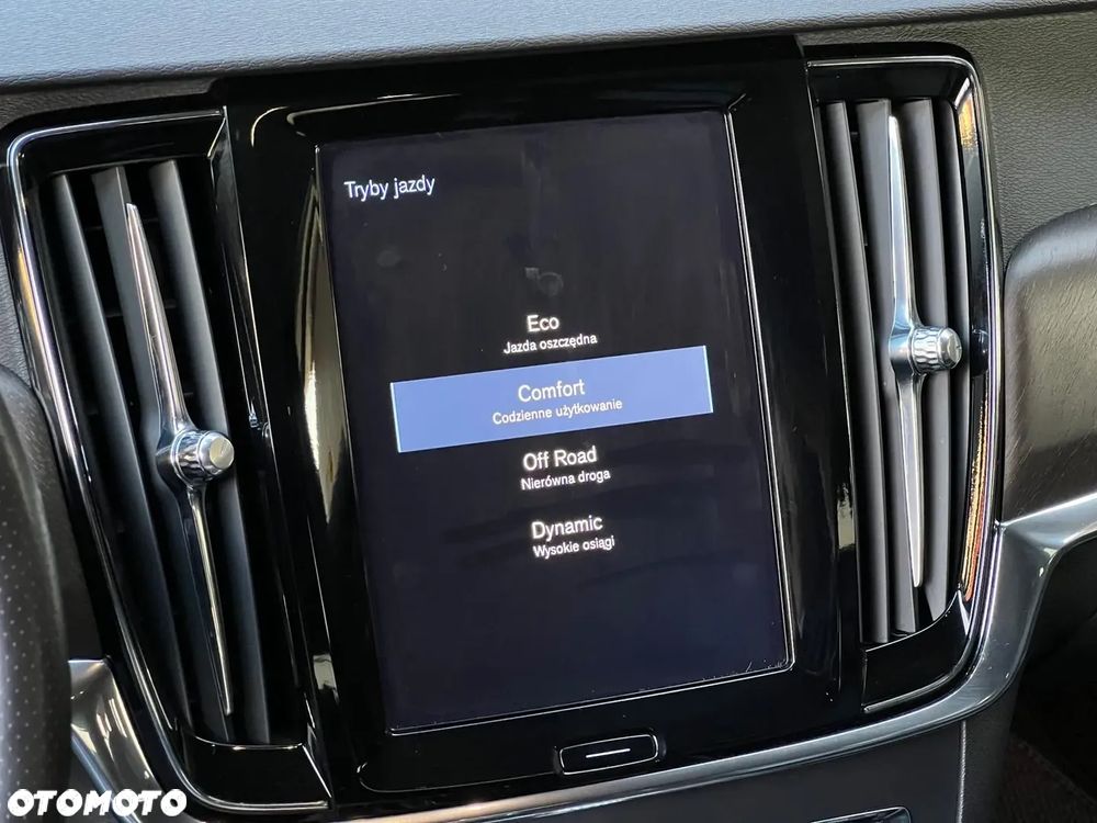 Volvo V90 Cross Country - 32