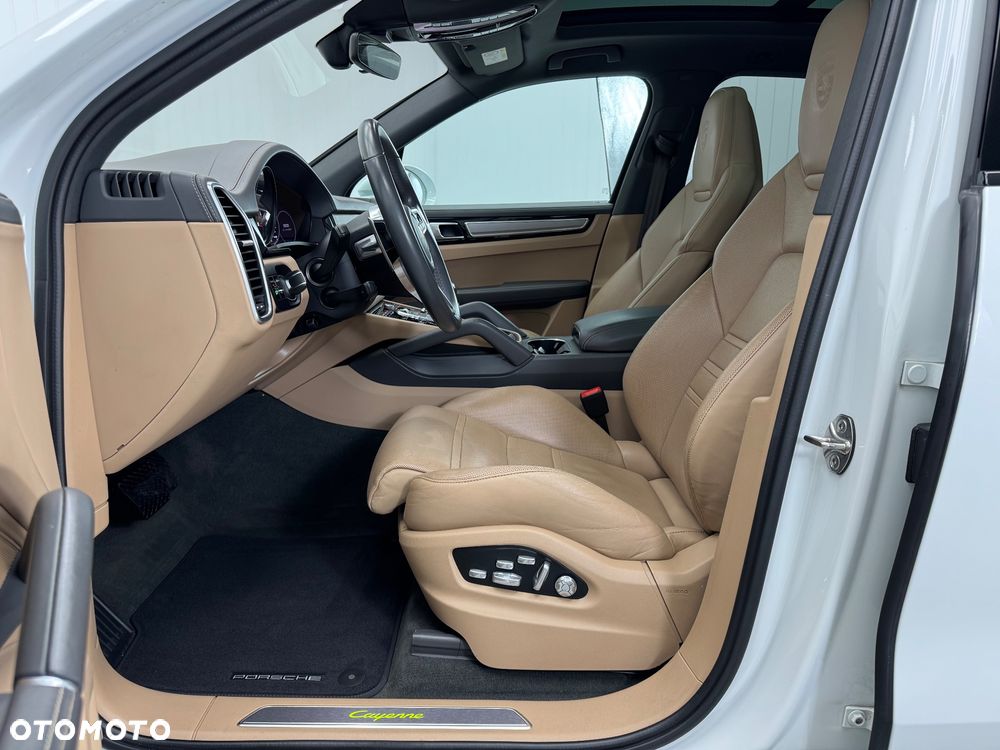 Porsche Cayenne - 29