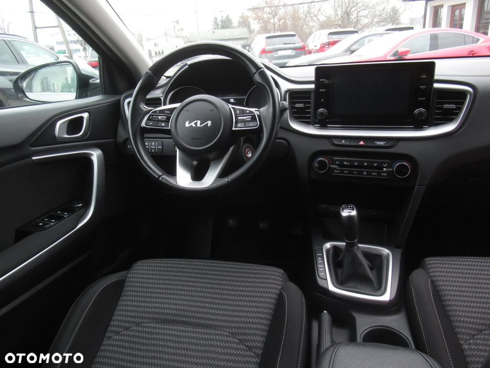 Kia Ceed 1.5 T-GDI M - 11