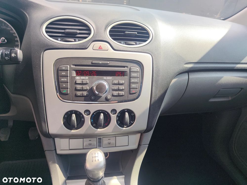 Ford Focus 1.6 16V Style - 11