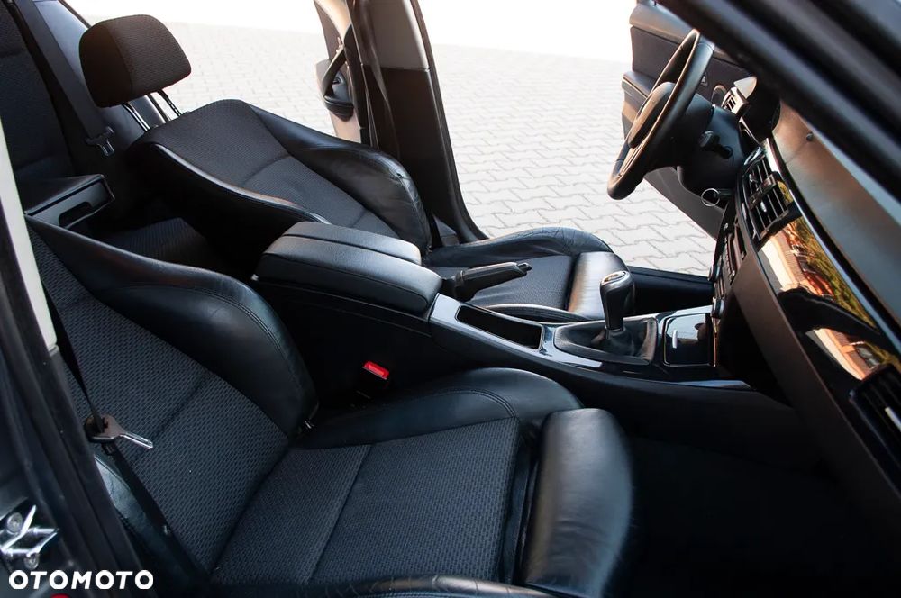 BMW Seria 3 320d - 27