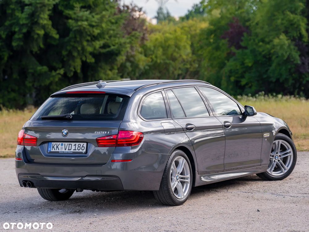 BMW Seria 5 528i Sport-Aut - 9