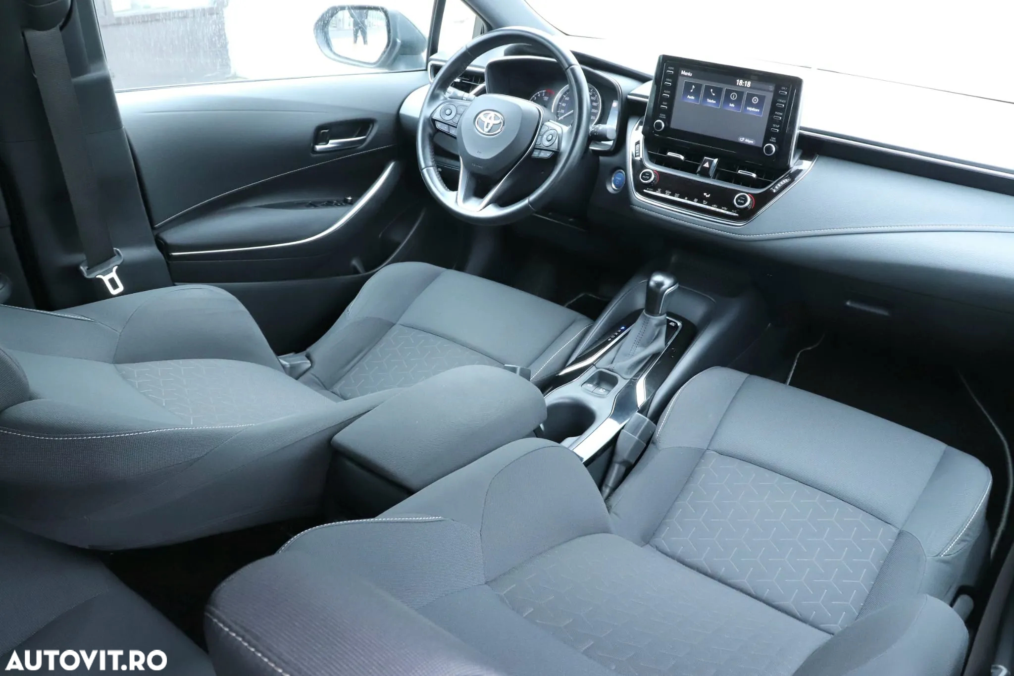 Toyota Corolla 1.8 Hybrid Comfort - 22