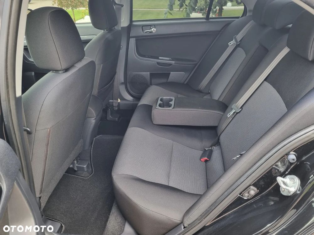 Mitsubishi Lancer - 7