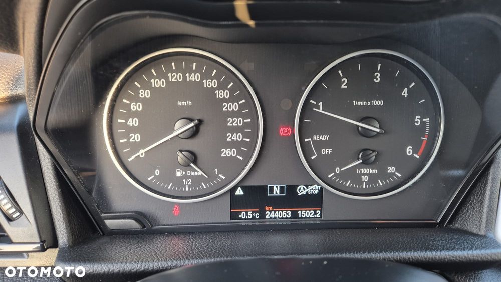 BMW Seria 2 218d - 5