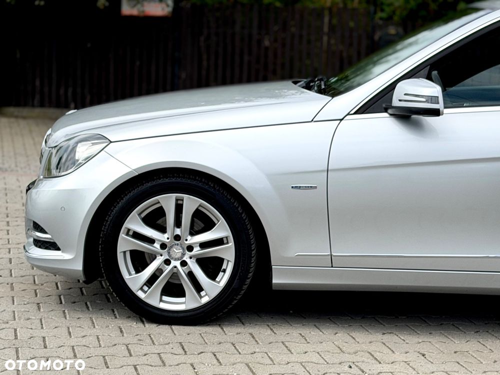 Mercedes-Benz Klasa C 180 CGI Automatik BlueEFFICIENCY Avantgarde - 24