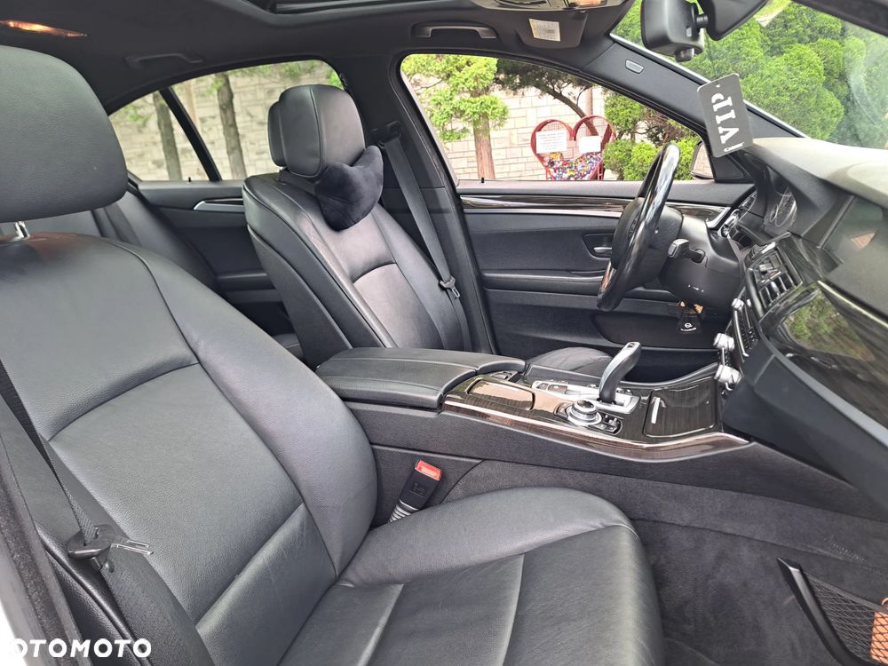 BMW Seria 5 528i xDrive - 31