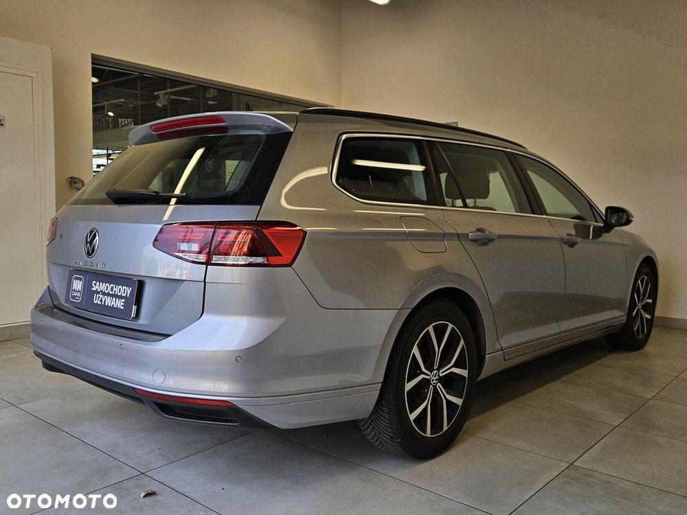 Volkswagen Passat - 4