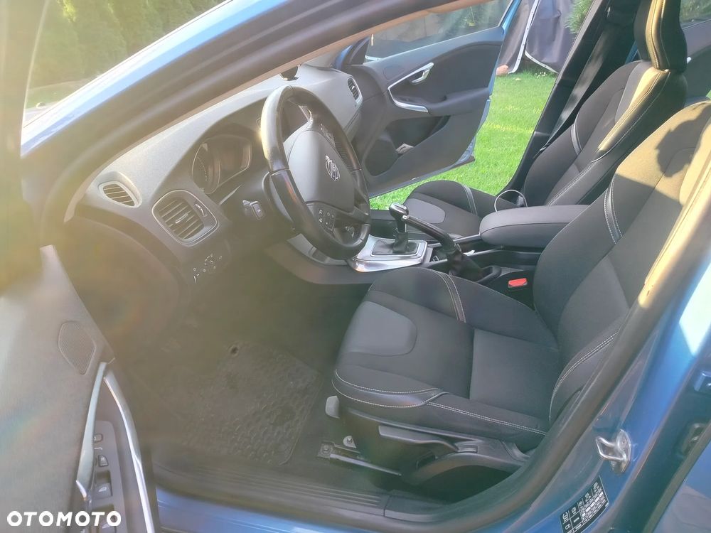 Volvo V40 D2 - 12