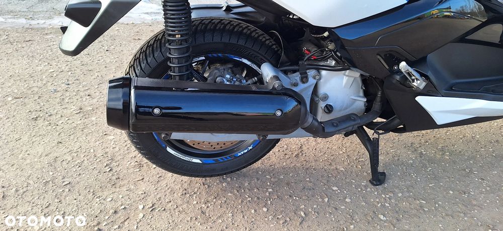 Yamaha X-max - 17