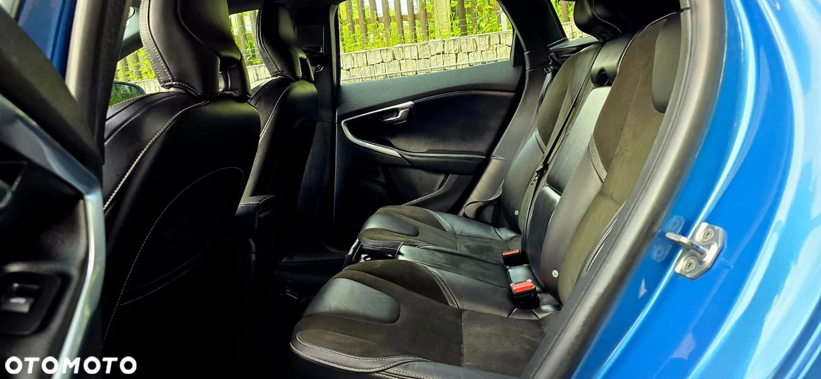Volvo V40 D2 Drive-E R-Design Momentum - 17