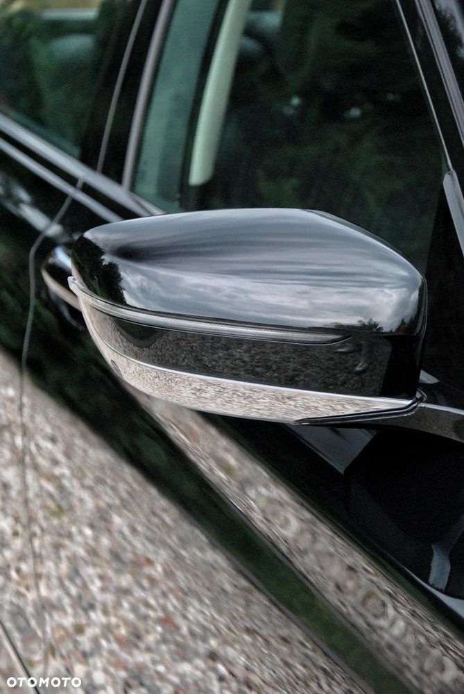 BMW Seria 7 750Li xDrive - 24
