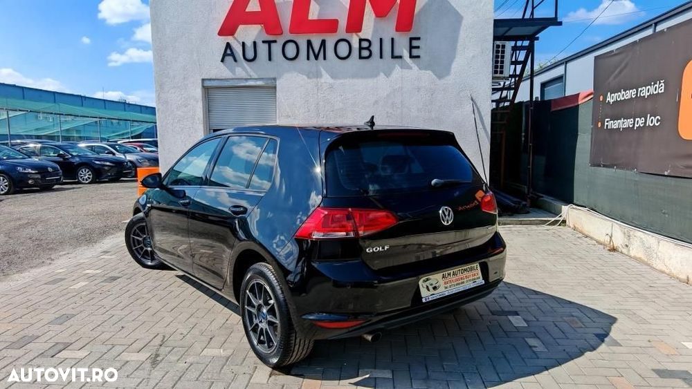 Volkswagen Golf - 8