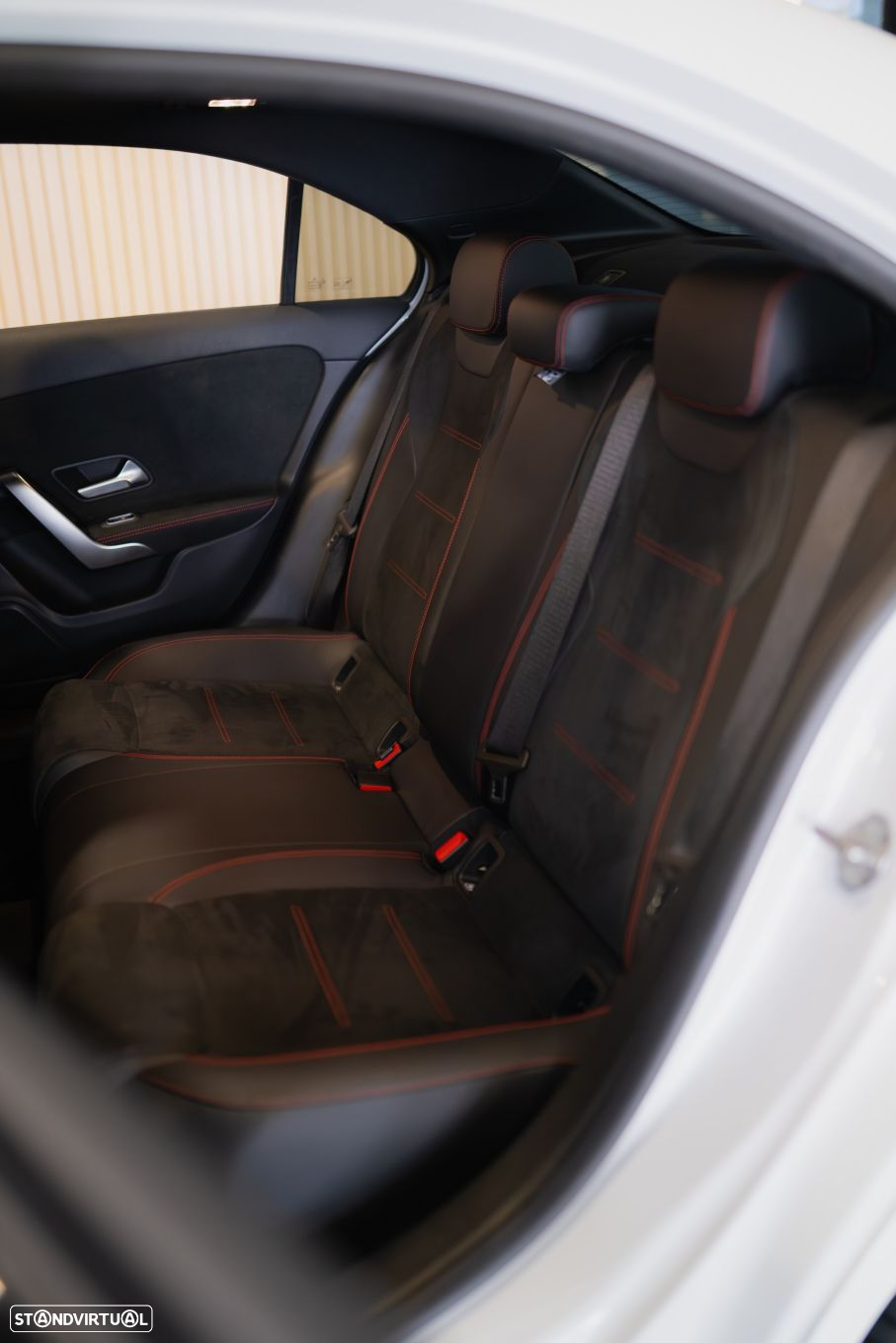 Mercedes-Benz A 250 Limousine e AMG Line - 24