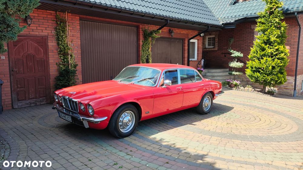 Jaguar XJ - 10