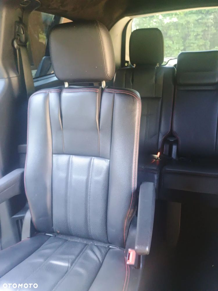 Dodge Grand Caravan - 13