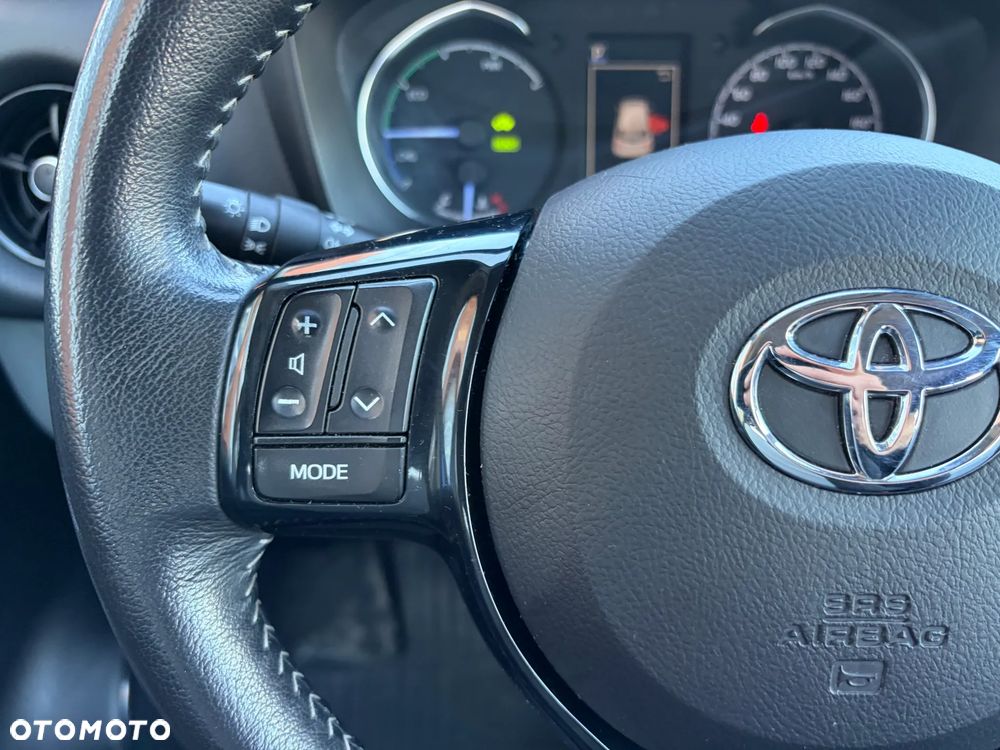Toyota Yaris Hybrid 100 Dynamic - 17