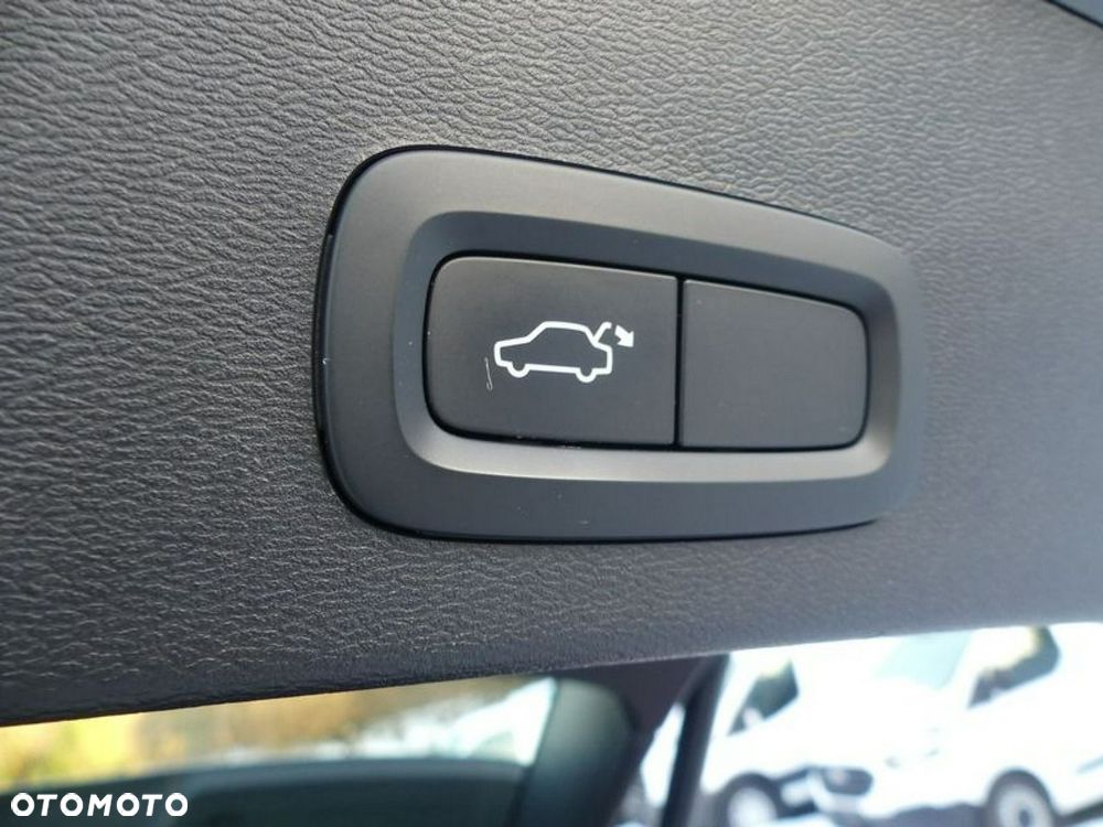 Volvo XC 40 T4 AWD Geartronic R-Design - 17