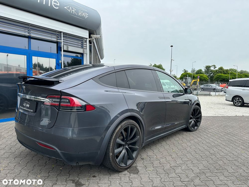 Tesla Model X - 4