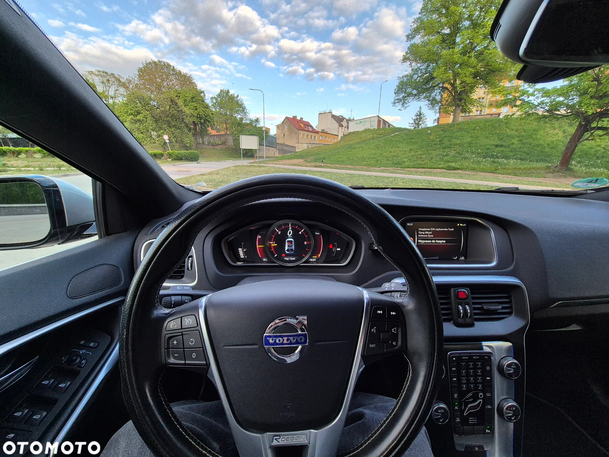 Volvo V40 D4 Drive-E R-Design Summum - 16