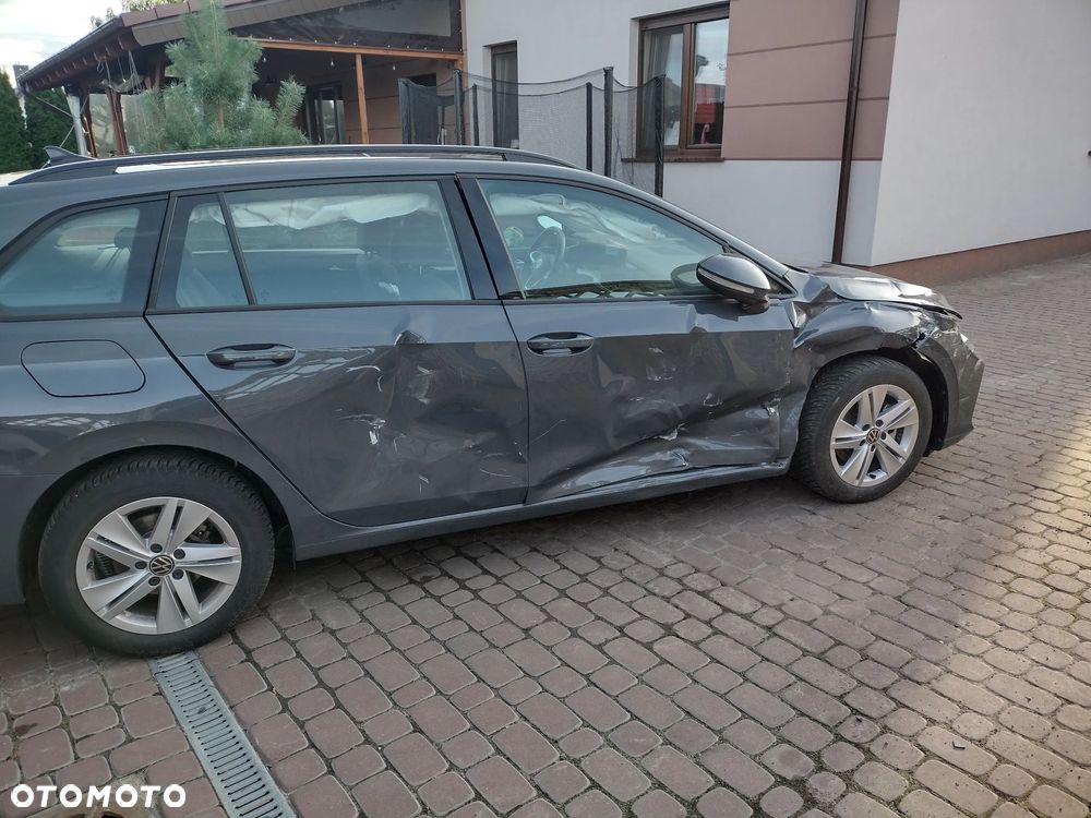 Volkswagen Golf Variant 1.5 eTSI OPF DSG Life - 26