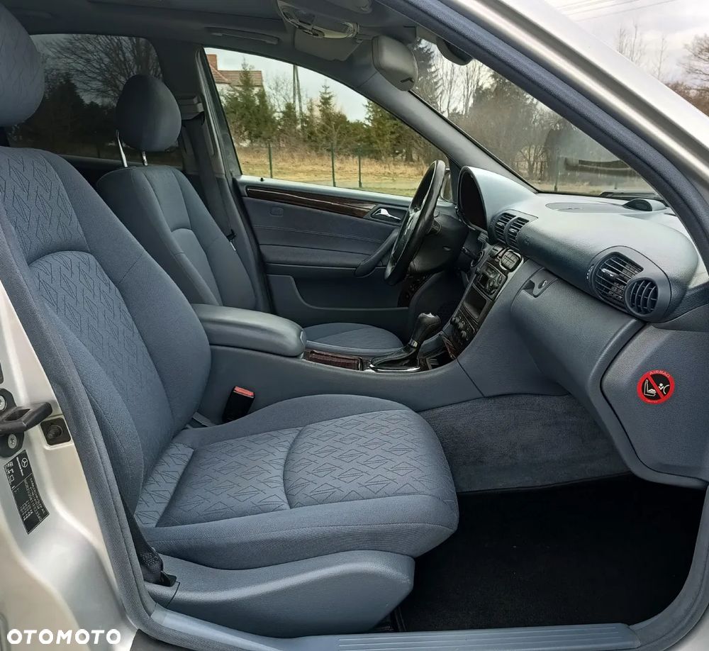 Mercedes-Benz Klasa C 240 T 4Matic Elegance - 3