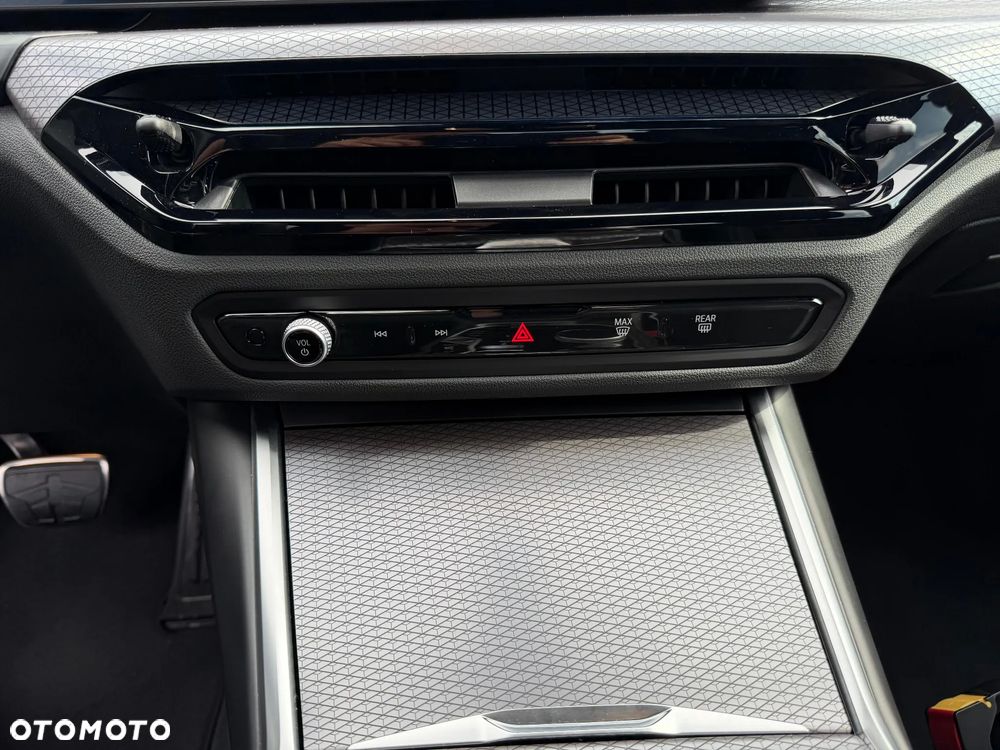 BMW Seria 3 318i M Sport - 24
