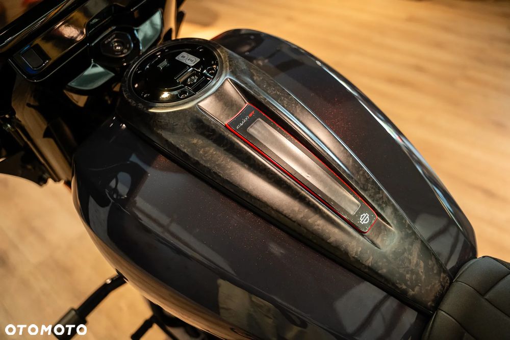 Harley-Davidson CVO Street Glide - 14