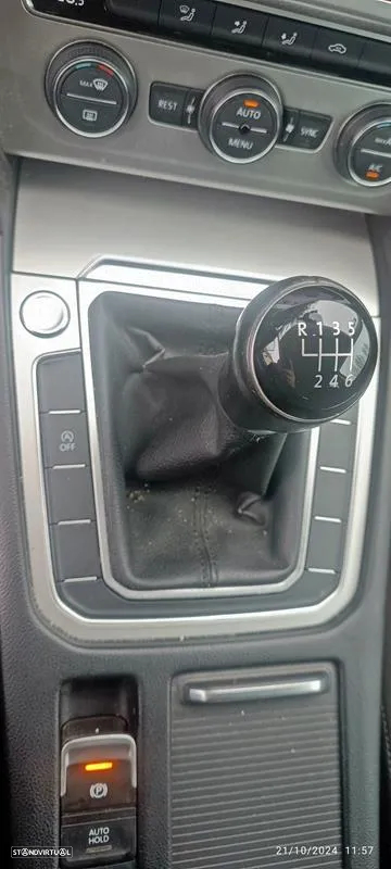 VW Passat Variant 1.6 TDI Highline - 38