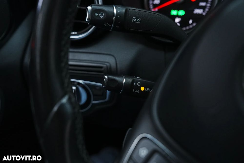 Mercedes-Benz C - 12