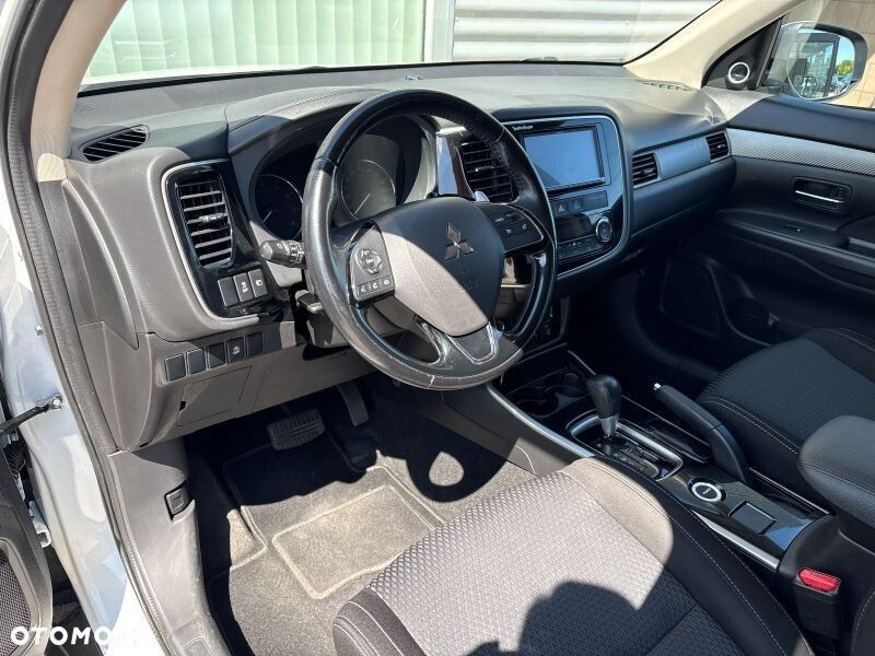 Mitsubishi Outlander 2.0 Instyle + 4WD CVT - 7