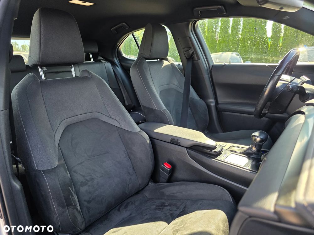 Lexus UX - 29