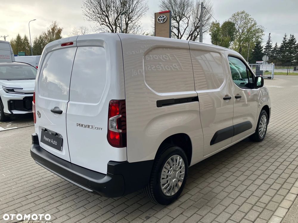 Toyota Proace City 1.5 D-4D Long 2,4t Active - 12