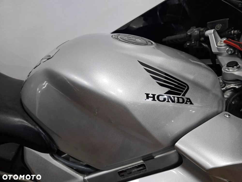 Honda VFR - 28