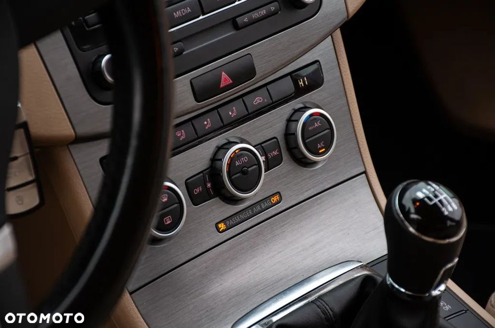 Volkswagen Passat 2.0 TDI Comfortline - 29