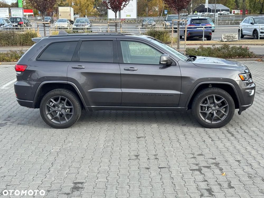 Jeep Grand Cherokee - 12