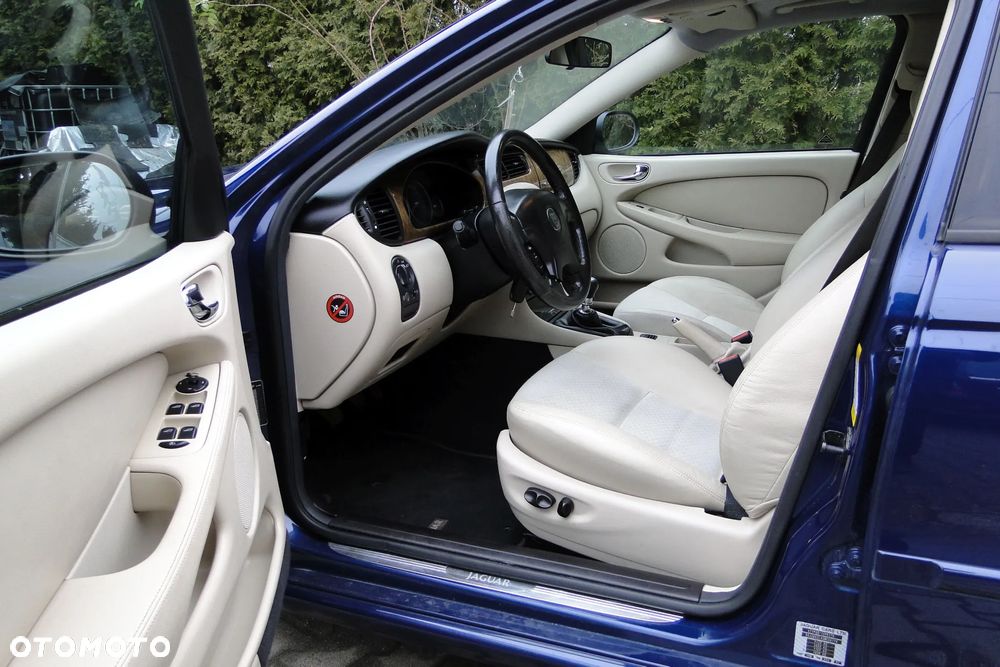 Jaguar X-Type 3.0 V6 4x4 Executive - 8