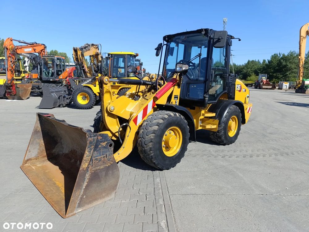 Caterpillar 907 - 4