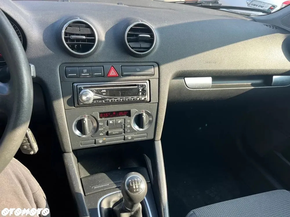 Audi A3 1.6 Ambiente - 9