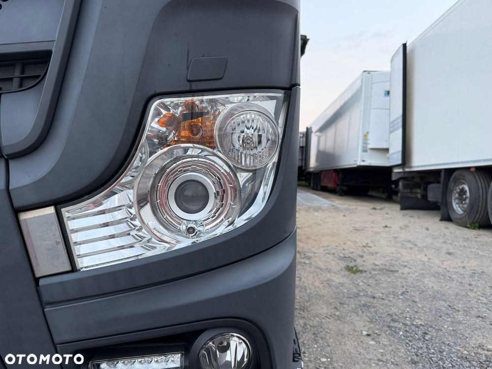 Mercedes-Benz Actros - 13