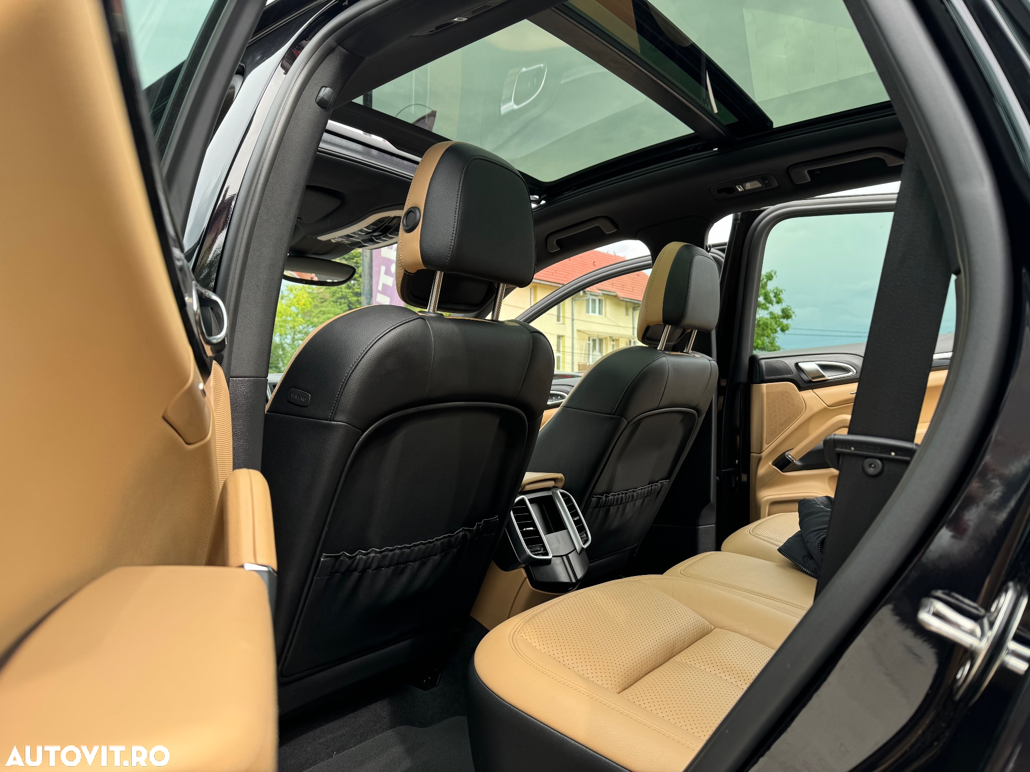Porsche Cayenne 3.0 L - 16