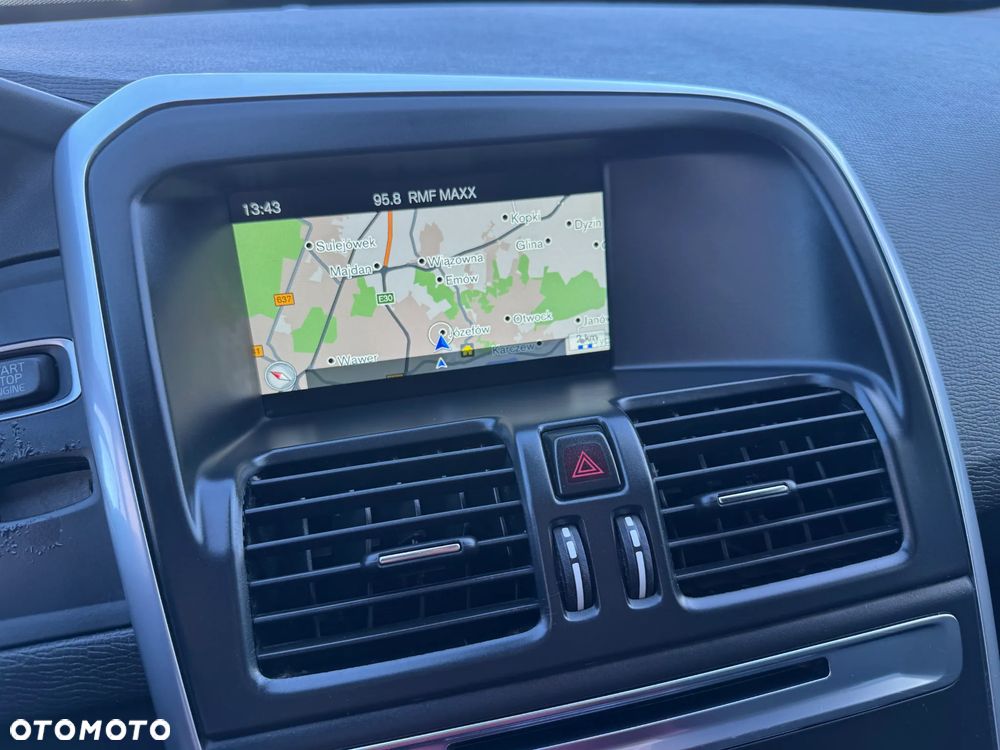 Volvo XC 60 D4 AWD R-Design Momentum - 19