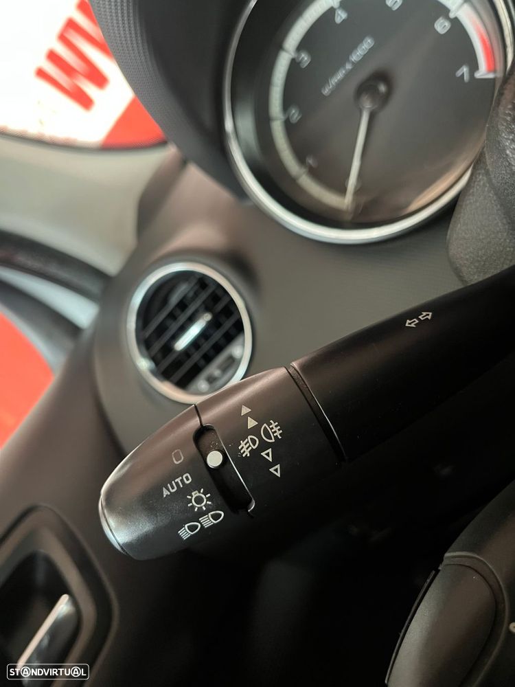Peugeot 308 1.4 16V Executive - 17