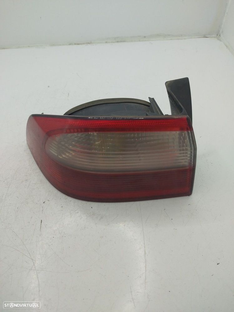 Farolim Stop Esq Renault Laguna Ii (Bg0/1_) - 1