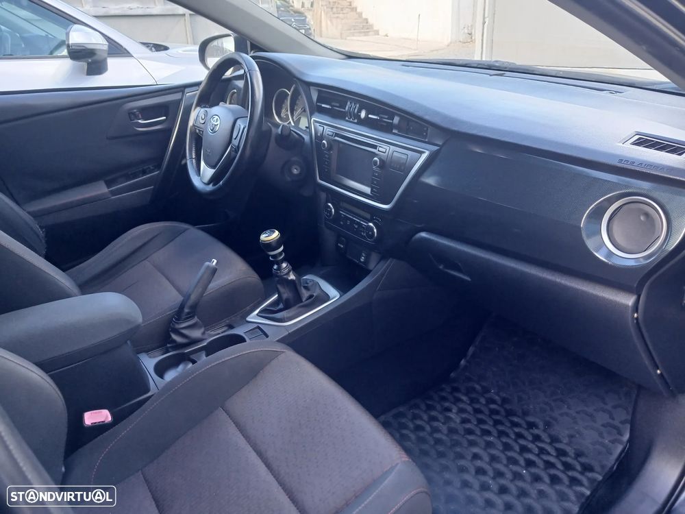 Toyota Auris Touring Sports 1.4 D-4D Com+P.Sport - 6